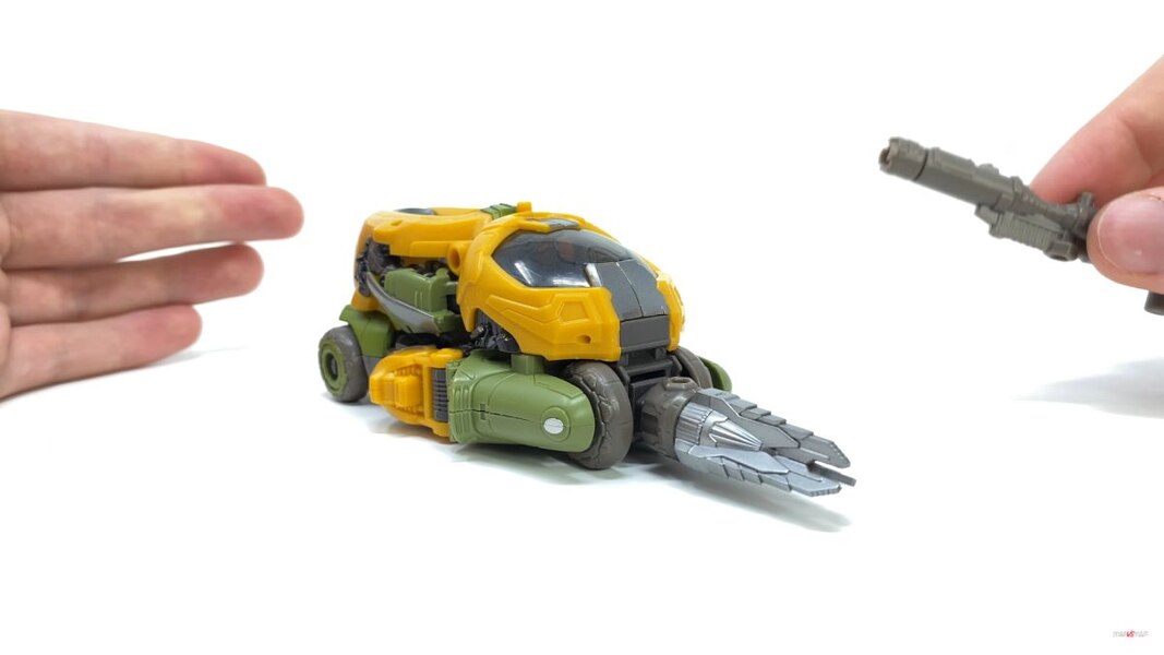 Transformers Bumblebee Movie Studio Series Brawn In Hand Image  (36 of 39)